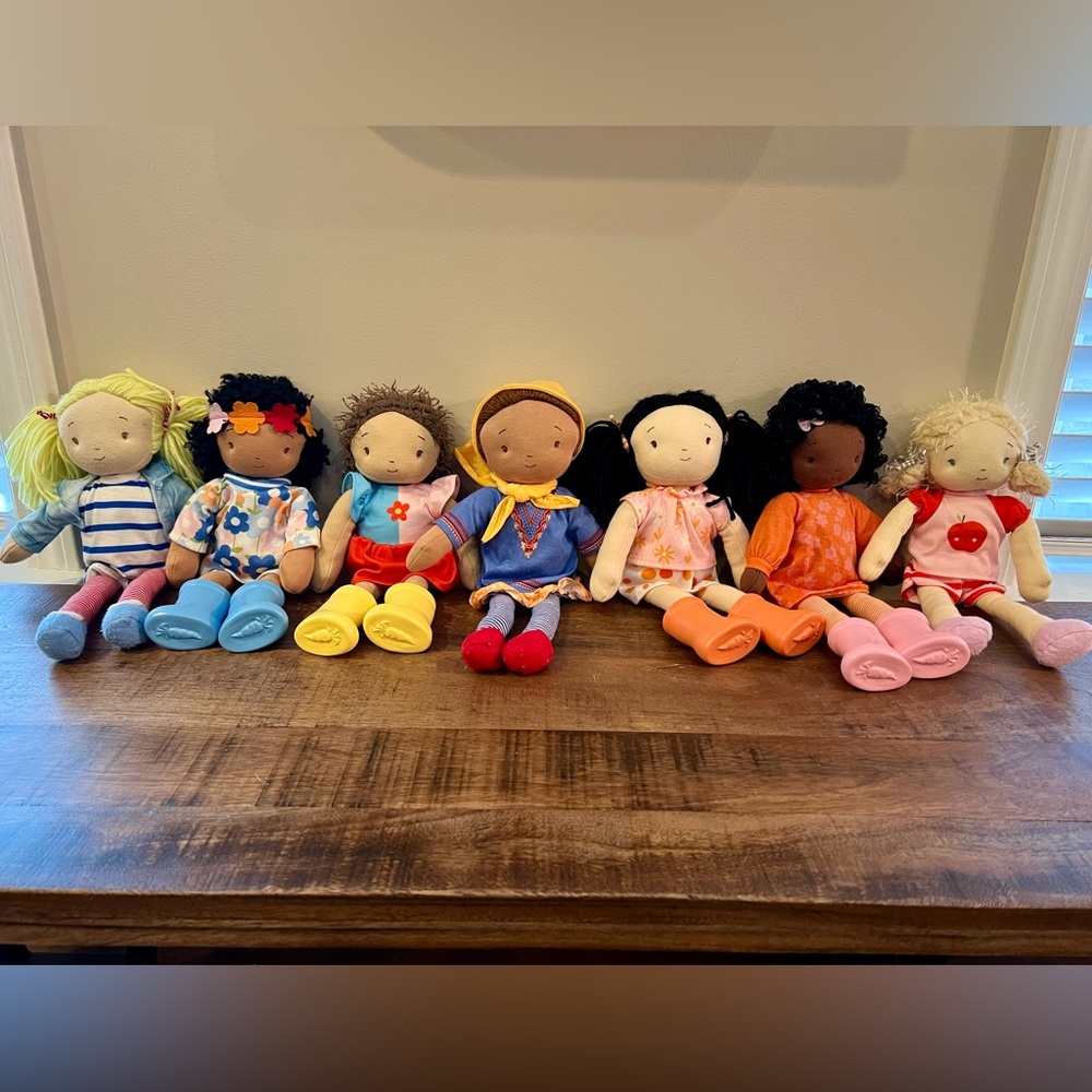 Global Sisters Dolls